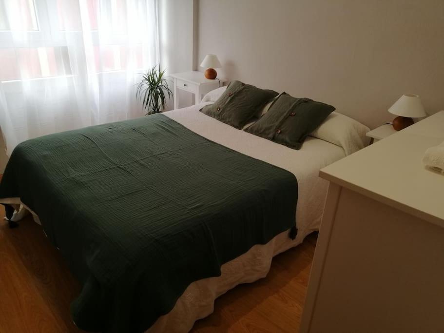 Apartamento Piso Completo Cerca De Estacion Bus, Tren Y Ferrys Santander Exterior foto