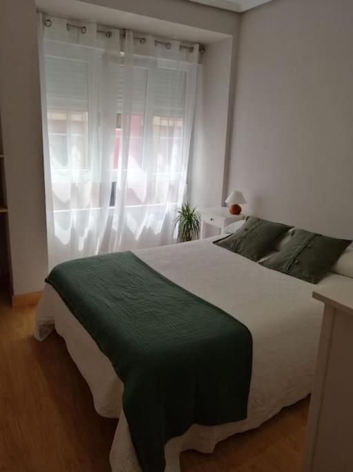 Apartamento Piso Completo Cerca De Estacion Bus, Tren Y Ferrys Santander Exterior foto