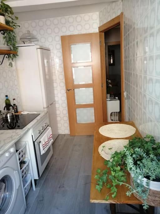 Apartamento Piso Completo Cerca De Estacion Bus, Tren Y Ferrys Santander Exterior foto