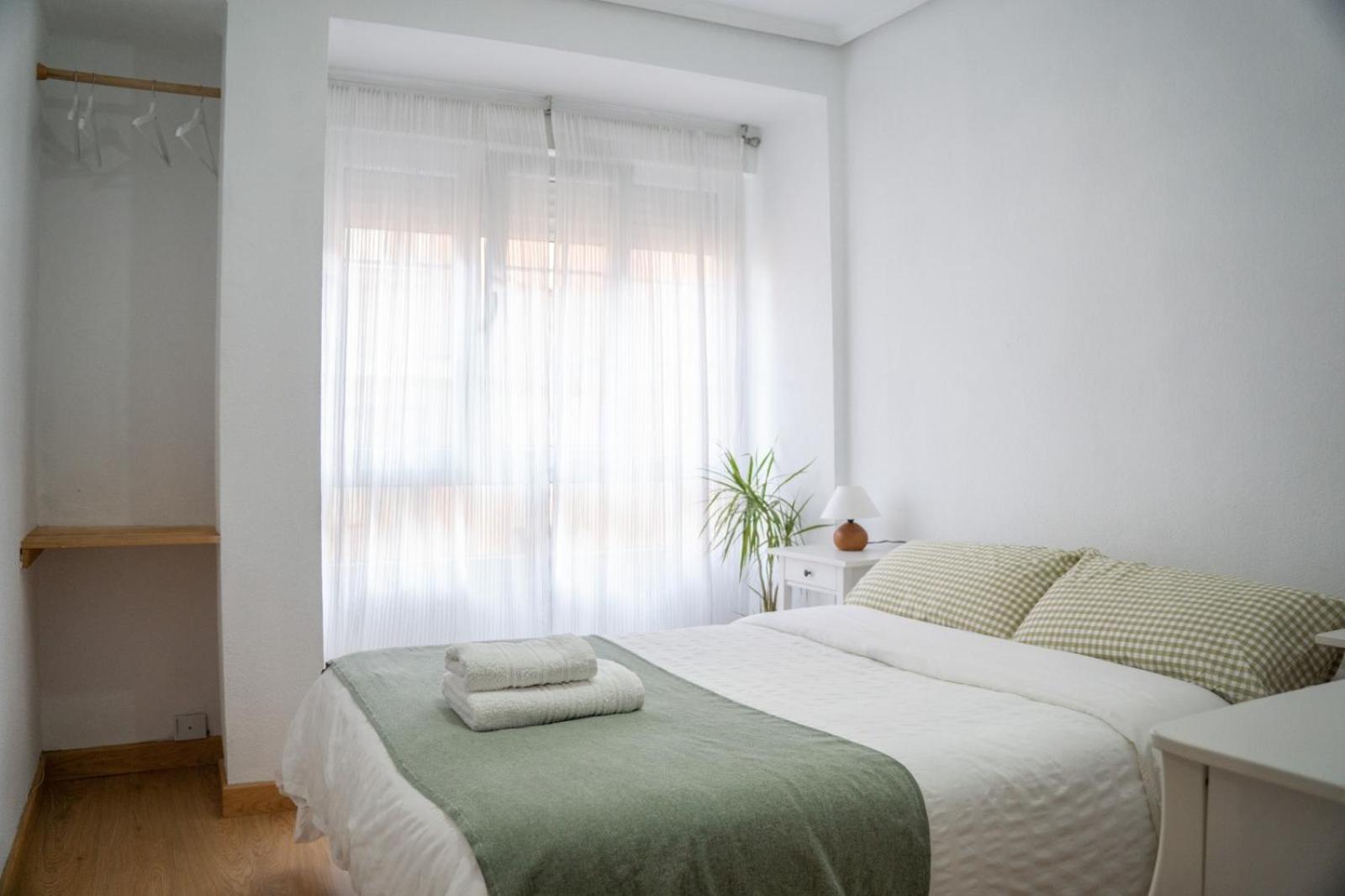 Apartamento Piso Completo Cerca De Estacion Bus, Tren Y Ferrys Santander Exterior foto